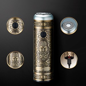 Rasoir au design vintage, avec un corps en métal gravé. Lames de coupe courbées.