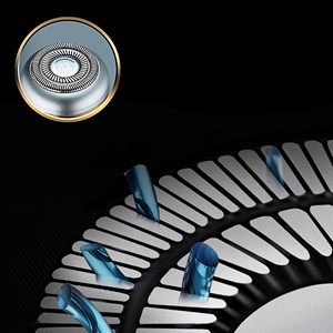 Rasoir au design vintage, avec un corps en métal gravé. Lames de coupe courbées.