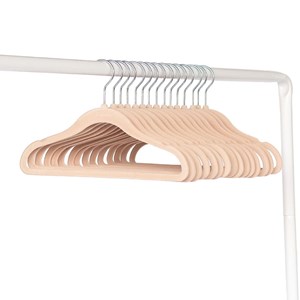 Lot de 15 cintres en velours