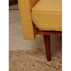 Jakob, le fauteuil en tissu jaune n°648