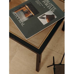 Hanna, la table d'appoint en métal n°643