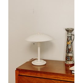 Julia, la lampe à poser en métal n°461