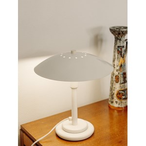 Julia, la lampe à poser en métal n°461