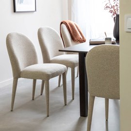 Chaise en tissu écru