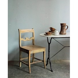 Claude, la chaise en bois n°708