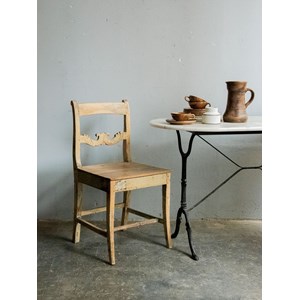 Claude, la chaise en bois n°708