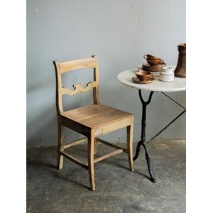 Claude, la chaise en bois n°708