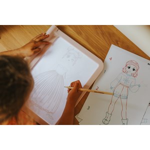 Kidydraw-pro tablette lumineuse nomade rose dessinons la mode