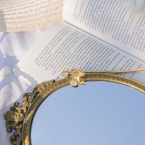 Marque-page doré – fleur et perle