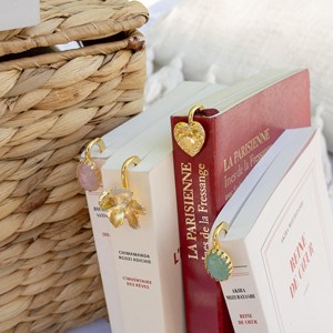 Marque-page doré – cœur et relief floral