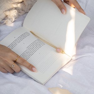 Marque-page doré – quartz rose naturel