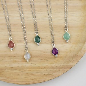 Collier améthyste violette et chaine en acier inoxydable couleur argent