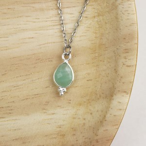 Collier en amazonite bleu clair et chaine fine argentée