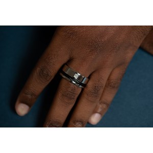 Bague loïc en acier 316l avec diamant blanc 58