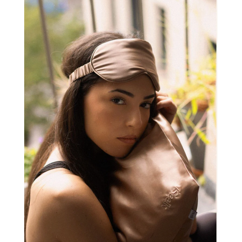 Masque de nuit en soie cappucino