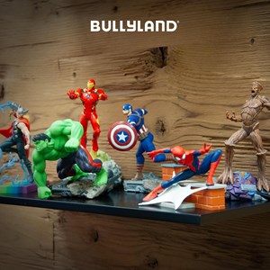 Spiderman figurine marvel