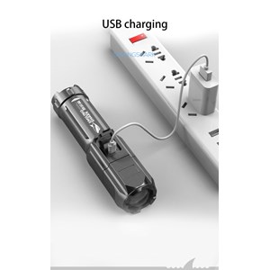 Lampe torche tactique