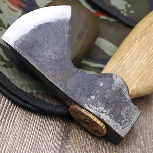 Hache de survie de poche