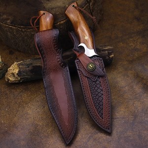 Couteau de survie damas avec étui