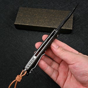 Couteau damas tactique