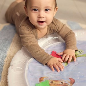 Tapis d'eau pour temps sur le ventre amis de la mer