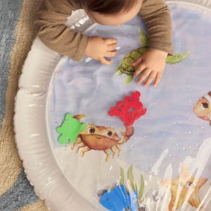 Tapis d'eau pour temps sur le ventre amis de la mer