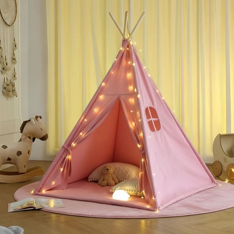 Tipi enfant rose avec tapis avec guirlandes