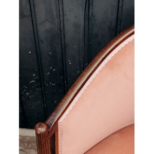 Ernest, le fauteuil rose en tissu n°581