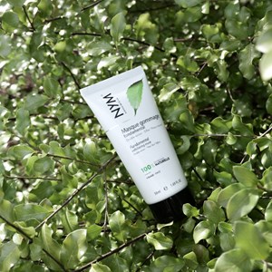 Masque gommage exfoliant au neem, pour un teint lumineux et une peau lisse