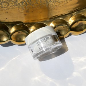 Crème de jour naturelle hydratante aux extraits de feuilles de neem.