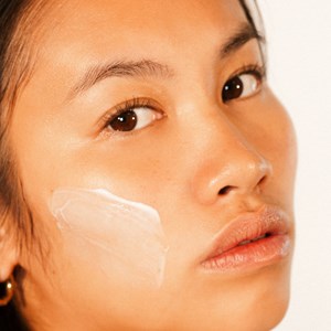 Crème de jour naturelle hydratante aux extraits de feuilles de neem.