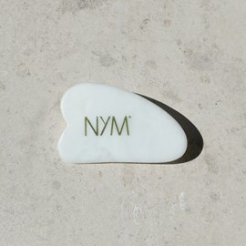 Gua sha en pierre naturelle, outil de massage visage éclat et fermeté.