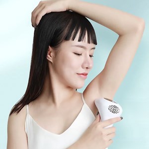 Épilateur ipl à lumière pulsée. 8 niveaux, 900 000 éclats de flash.