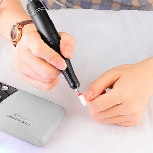 Ponceuse à ongles avec batterie rechargeable de 2000mah, jusqu'à 35.000rpm.