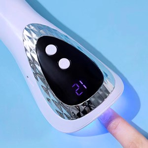 Lampe portable de séchage des ongles uv ultraviolet.