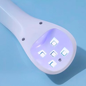 Lampe portable de séchage des ongles uv ultraviolet.