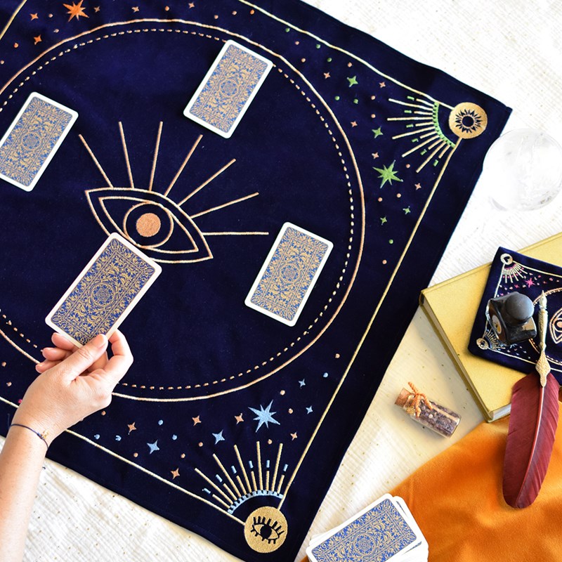 Nappe de divination message à l'univers