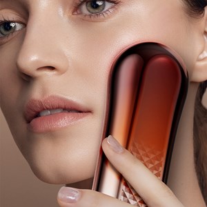 Instrument de beauté facial. Fonction ems micro électricité + pulsation.