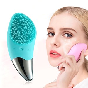 Brosse nettoyante facial en silicone avec massage. Batterie rechargeable.