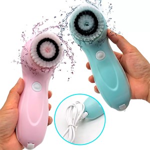 Brosse 3 en 1 nettoyante facial, exfoliant, démaquillant. Rechargeable.