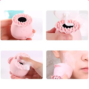 Nettoyant facial manuel. Massager et démaquillant.