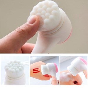 Brosse faciale en silicone multifonction double face pour le massage.