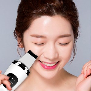 Pagaie de massage facial avec technologie haute fréquence nettoyage.