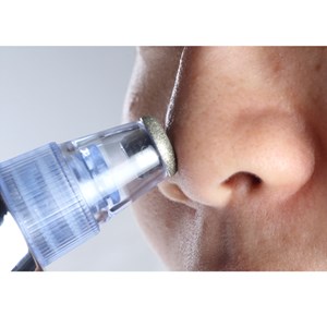 Instrument pour aspiration des points noirs, dermabrasion.