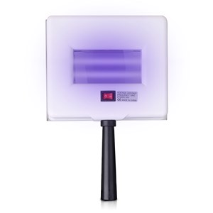 Lampe de poche pour détecter l'état de la peau, par lumière ultraviolette.