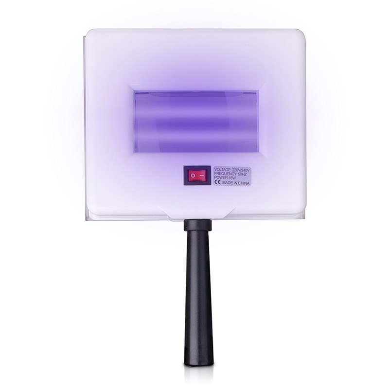 Lampe de poche pour détecter l'état de la peau, par lumière ultraviolette.