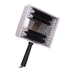 Lampe de poche pour détecter l'état de la peau, par lumière ultraviolette.
