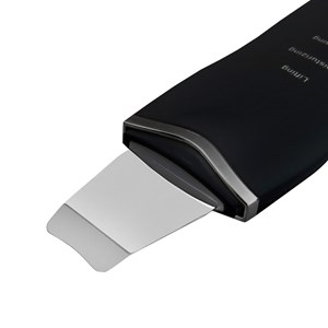 Appareil de massage facial ultrasonique. Nettoyage facial.