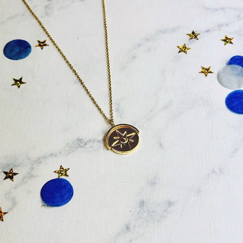 Collier manifestation force