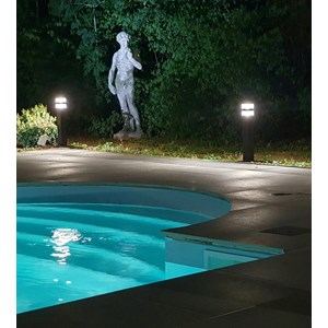 Borne extérieure pyramide piscine 60cm noir